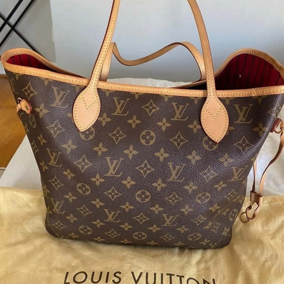 Louis Vuitton Handbags - Auth Louis Vuitton Monogram Neverfull MM